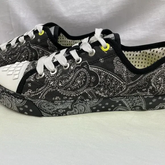 DKNY BARBARA STUDS SNEAKERS **VERY RARE** - Picture 2 of 9